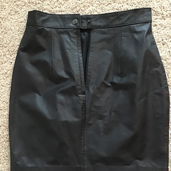 ♥️EUC♥️ Vintage Genuine Leather Mini Skirt - Picture 4 of 8